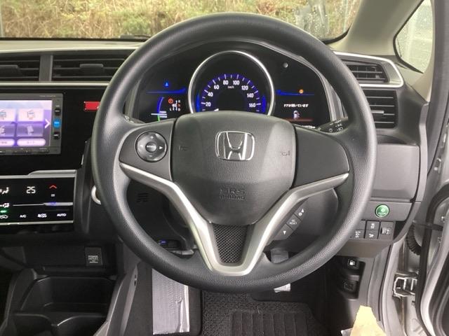 フィットハイブリッド Fパッケージ リアカメラ ETC メモリーナビ スマキー 運転席助手席エアバッグ ナビTV ECONモード キーレス 運転席エアバッグ オートエアコン ABS 地デジTV DVD視聴 パワーステアリング Rカメ(18枚目)