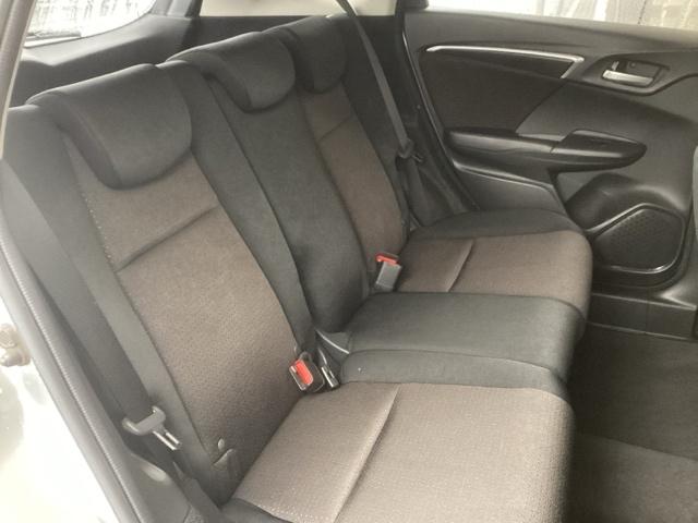 フィットハイブリッド Fパッケージ リアカメラ ETC メモリーナビ スマキー 運転席助手席エアバッグ ナビTV ECONモード キーレス 運転席エアバッグ オートエアコン ABS 地デジTV DVD視聴 パワーステアリング Rカメ(20枚目)