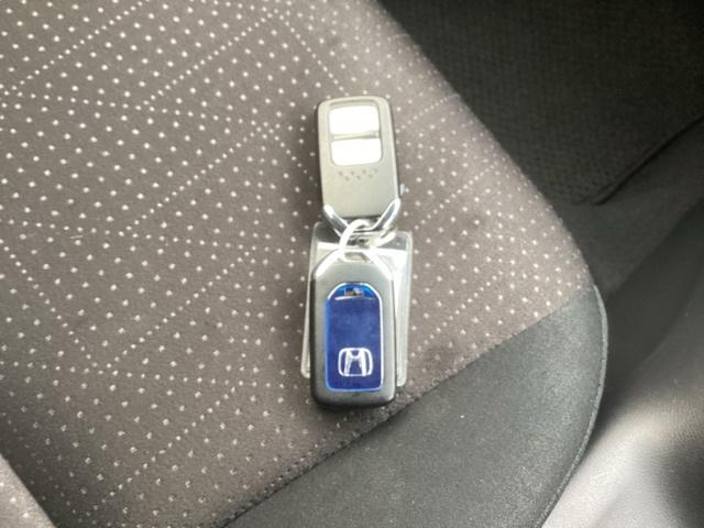 フィットハイブリッド Fパッケージ リアカメラ ETC メモリーナビ スマキー 運転席助手席エアバッグ ナビTV ECONモード キーレス 運転席エアバッグ オートエアコン ABS 地デジTV DVD視聴 パワーステアリング Rカメ(24枚目)