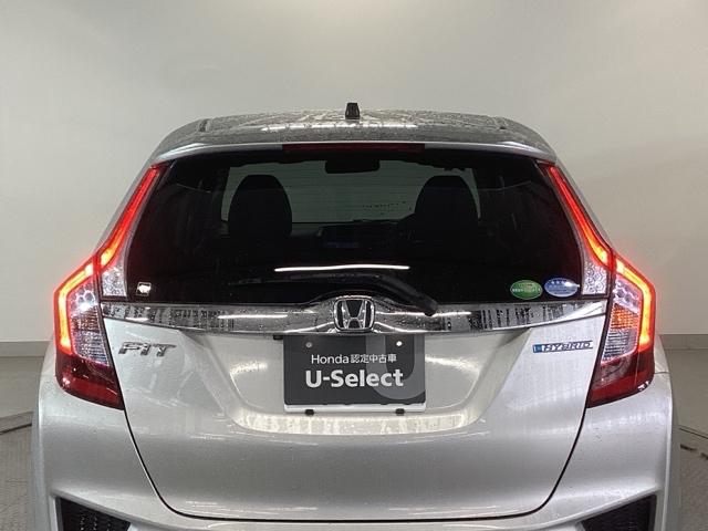 フィットハイブリッド Fパッケージ リアカメラ ETC メモリーナビ スマキー 運転席助手席エアバッグ ナビTV ECONモード キーレス 運転席エアバッグ オートエアコン ABS 地デジTV DVD視聴 パワーステアリング Rカメ(30枚目)