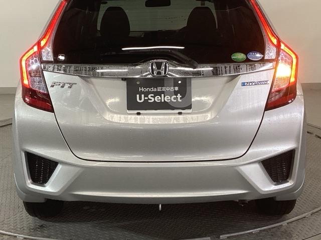 フィットハイブリッド Fパッケージ リアカメラ ETC メモリーナビ スマキー 運転席助手席エアバッグ ナビTV ECONモード キーレス 運転席エアバッグ オートエアコン ABS 地デジTV DVD視聴 パワーステアリング Rカメ(31枚目)