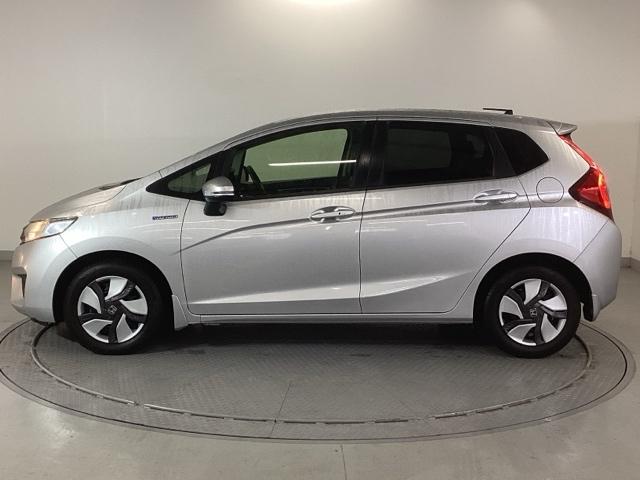 フィットハイブリッド Fパッケージ リアカメラ ETC メモリーナビ スマキー 運転席助手席エアバッグ ナビTV ECONモード キーレス 運転席エアバッグ オートエアコン ABS 地デジTV DVD視聴 パワーステアリング Rカメ(34枚目)