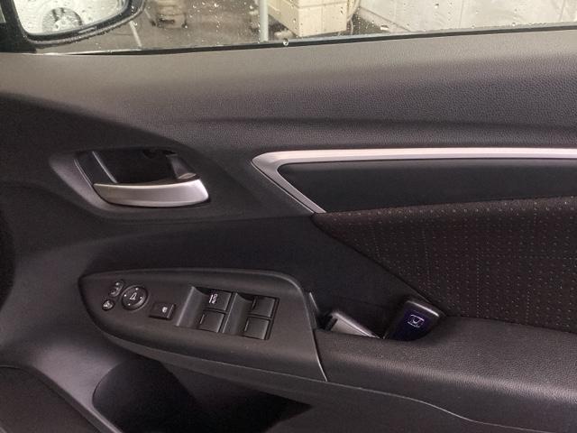 フィットハイブリッド Fパッケージ リアカメラ ETC メモリーナビ スマキー 運転席助手席エアバッグ ナビTV ECONモード キーレス 運転席エアバッグ オートエアコン ABS 地デジTV DVD視聴 パワーステアリング Rカメ(45枚目)