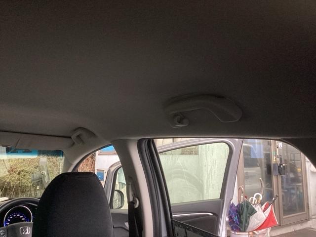 フィットハイブリッド Fパッケージ リアカメラ ETC メモリーナビ スマキー 運転席助手席エアバッグ ナビTV ECONモード キーレス 運転席エアバッグ オートエアコン ABS 地デジTV DVD視聴 パワーステアリング Rカメ(49枚目)