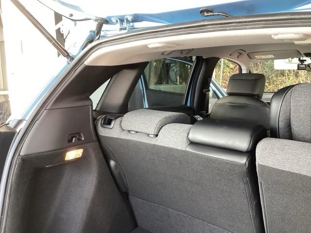 フィット ｅ：ＨＥＶホーム　メモリーナビ　ドラレコ　リアカメラ　フルセグ地デジＴＶ　助手席エアバック　衝突軽減ブレ－キ　前後障害物センサー　アクティブクルーズコントロール　ＤＶＤ再生可　Ｂモニター　整備記録簿　ＵＳＢ　Ｄレコ（64枚目）