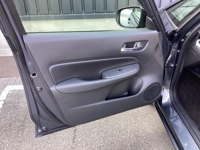 フィット ｅ：ＨＥＶホーム　純正メモリーナビ　ドラレコ　リアカメラ　フルセグ地デジＴＶ　助手席エアバック　衝突軽減ブレ－キ　前後障害物センサー　アクティブクルーズコントロール　ＤＶＤ再生可　Ｂモニター　ＥＴＣ付　整備記録簿（32枚目）