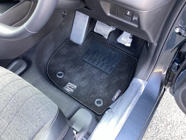 フィット ｅ：ＨＥＶホーム　純正メモリーナビ　ドラレコ　リアカメラ　フルセグ地デジＴＶ　助手席エアバック　衝突軽減ブレ－キ　前後障害物センサー　アクティブクルーズコントロール　ＤＶＤ再生可　Ｂモニター　ＥＴＣ付　整備記録簿（53枚目）