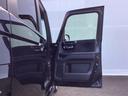 開口部が広いため、荷物を抱えた状態での乗り入れも楽に行えます。ドアポケット収納も充実しております。