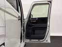 開口部が広いため、荷物を抱えた状態での乗り入れも楽に行えます。ドアポケット収納も充実しております。