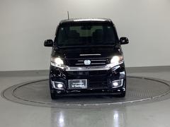 ディスチャージヘッドライト（ＨＩＤ）が、夜の運転をサポートします。 6