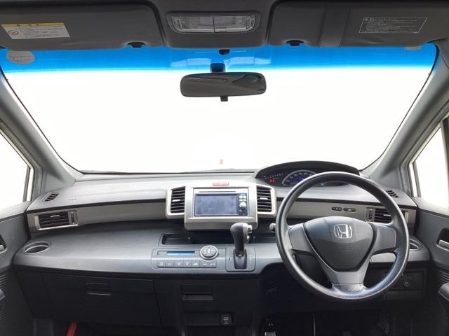 フリードスパイク Ｇエアロ　ナビ　ワンセグ　リヤカメラ　インテリキ　イモビライザー　ＡＡＣ　キーフリー　Ｂカメ　ＶＳＡ　運転席エアバック　助手席エアバッグ　ＵＳＢ　ＤＶＤ視聴可能　パワーステアリング　パワーウィンドウ　１セグ（3枚目）