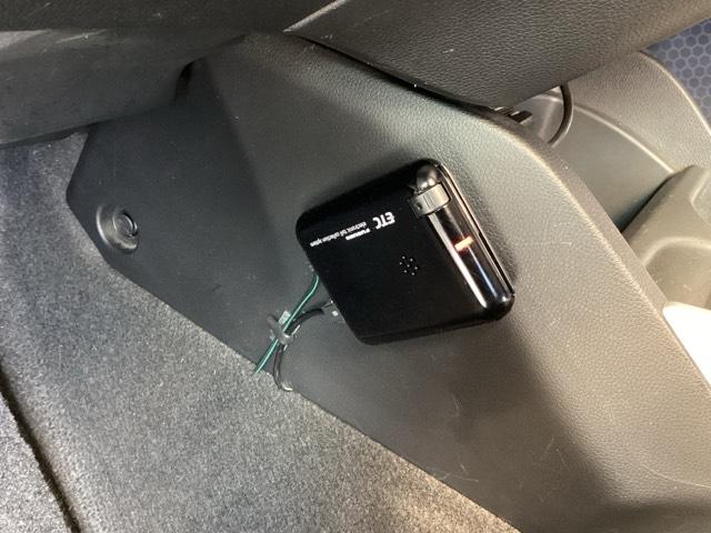 フィット 13G・Fパッケージ 純正ナビ ワンセグ リアカメラ イモビ DVD再生可能 スマ-トキ- VSA ETC付き 助手席エアバッグ Rカメラ オートエアコン エアバック PS キ-フリ- 1セグ PW ABS TVナビ(15枚目)