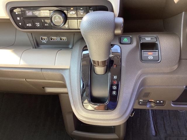 Ｎ－ＷＧＮ Ｌホンダセンシング　メモリーナビ　ＥＴＣ　リアカメラ　Ｂモニタ　誤発進抑制　禁煙車　ＬＥＤランプ　シートヒータ　ＤＶＤ　フルセグ　横滑り防止機能　ＵＳＢポート　パーキングセンサー　セキュリティアラーム　キーフリー　記録簿（15枚目）