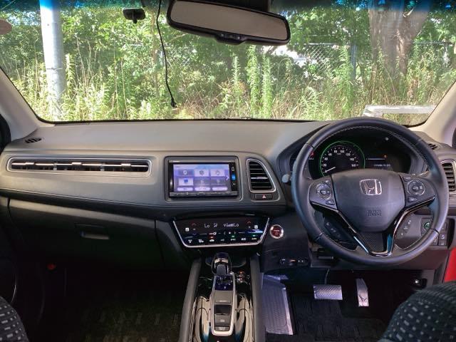 ヴェゼル ハイブリッドZ・ホンダセンシング 純正ナビ フルセグ リアカメラ レーダーサポート DVD再生機能 横滑り防止システム バックアイカメラ 盗難防止装置 シートヒーター付 スマ-トキ- ECOモード パワーウィンド サイドエアバッグ(3枚目)