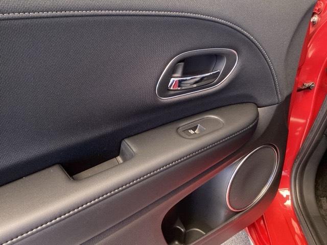 ヴェゼル ハイブリッドZ・ホンダセンシング 純正ナビ フルセグ リアカメラ レーダーサポート DVD再生機能 横滑り防止システム バックアイカメラ 盗難防止装置 シートヒーター付 スマ-トキ- ECOモード パワーウィンド サイドエアバッグ(34枚目)