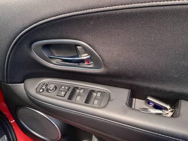 ヴェゼル ハイブリッドZ・ホンダセンシング 純正ナビ フルセグ リアカメラ レーダーサポート DVD再生機能 横滑り防止システム バックアイカメラ 盗難防止装置 シートヒーター付 スマ-トキ- ECOモード パワーウィンド サイドエアバッグ(44枚目)