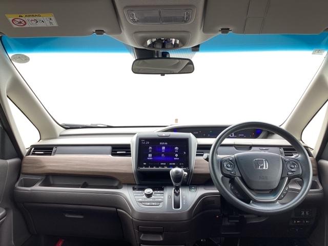 フリード G メモリーナビ ETC リアカメラ Aクルーズ 記録簿 3列シート LEDヘッドライト パワーウインドウ 地デジ Rカメラ イモビ VSA USB エアコン エアバッグ スマートキー ECONモード(2枚目)