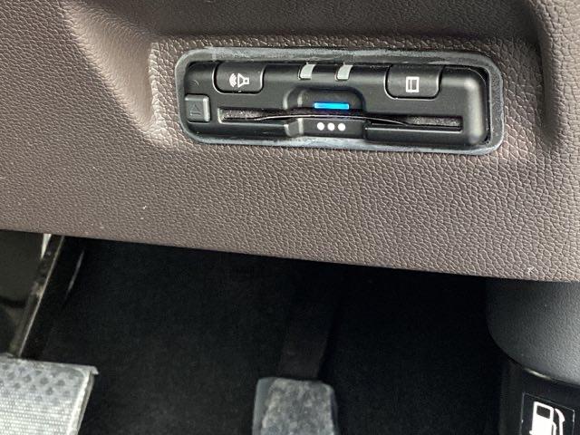 フリード G メモリーナビ ETC リアカメラ Aクルーズ 記録簿 3列シート LEDヘッドライト パワーウインドウ 地デジ Rカメラ イモビ VSA USB エアコン エアバッグ スマートキー ECONモード(13枚目)