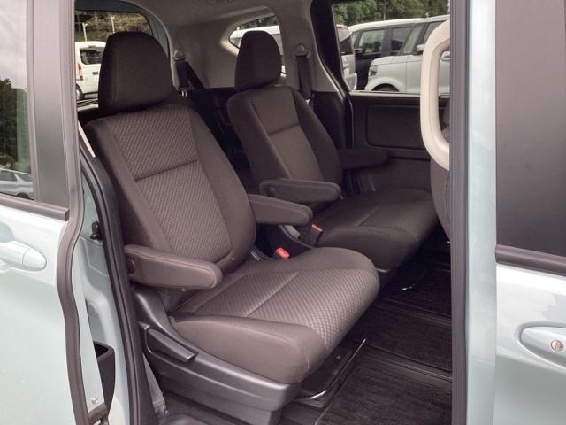 フリード G メモリーナビ ETC リアカメラ Aクルーズ 記録簿 3列シート LEDヘッドライト パワーウインドウ 地デジ Rカメラ イモビ VSA USB エアコン エアバッグ スマートキー ECONモード(18枚目)