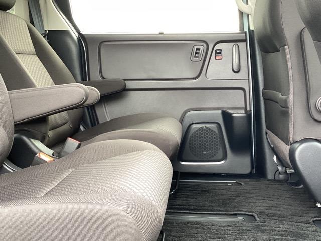 フリード G メモリーナビ ETC リアカメラ Aクルーズ 記録簿 3列シート LEDヘッドライト パワーウインドウ 地デジ Rカメラ イモビ VSA USB エアコン エアバッグ スマートキー ECONモード(28枚目)