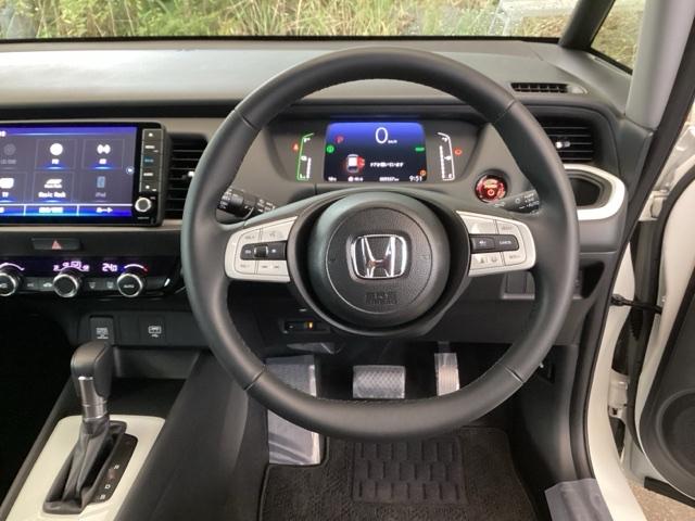 フィット e:HEVホーム 純正ナビ フルセグ リアカメラ 前後誤発進抑制機能 クリソナ 助手席エアバッグ 運転席エアバッグ アイドリングストップ LEDライト USB接続 バックカメラ ABS サイドエアバッグ スマートキー(18枚目)