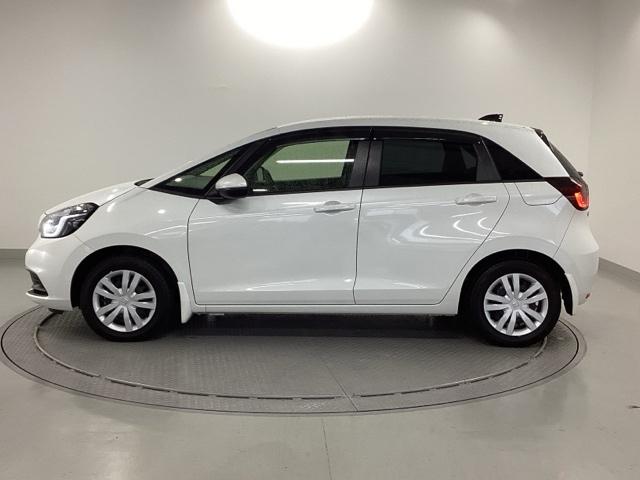 フィット e:HEVホーム 純正ナビ フルセグ リアカメラ 前後誤発進抑制機能 クリソナ 助手席エアバッグ 運転席エアバッグ アイドリングストップ LEDライト USB接続 バックカメラ ABS サイドエアバッグ スマートキー(37枚目)