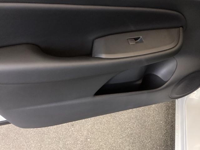 フィット e:HEVホーム 純正ナビ フルセグ リアカメラ 前後誤発進抑制機能 クリソナ 助手席エアバッグ 運転席エアバッグ アイドリングストップ LEDライト USB接続 バックカメラ ABS サイドエアバッグ スマートキー(40枚目)