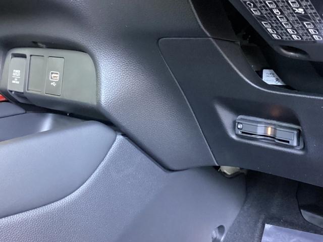 フィット e:HEVホーム 試乗車 メモリーナビ ドラレコ ETC 前後誤発進抑制機能 助手席エアバッグ 運転席エアバッグ アイドリングストップ 禁煙 LEDライト USB接続 バックカメラ ABS サイドエアバッグ DVD再生(13枚目)