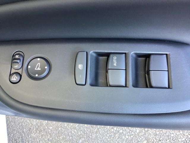 フィット e:HEVホーム 試乗車 メモリーナビ ドラレコ ETC 前後誤発進抑制機能 助手席エアバッグ 運転席エアバッグ アイドリングストップ 禁煙 LEDライト USB接続 バックカメラ ABS サイドエアバッグ DVD再生(25枚目)