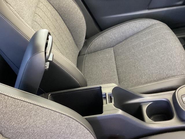 フィット e:HEVホーム 試乗車 メモリーナビ ドラレコ ETC 前後誤発進抑制機能 助手席エアバッグ 運転席エアバッグ アイドリングストップ 禁煙 LEDライト USB接続 バックカメラ ABS サイドエアバッグ DVD再生(33枚目)