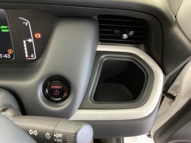 フィット e:HEVホーム 純正ナビ フルセグ リアカメラ 前後誤発進抑制機能 クリソナ 助手席エアバッグ 運転席エアバッグ アイドリングストップ 禁煙 LEDライト USB接続 バックカメラ ABS サイドエアバッグ キーレス(15枚目)