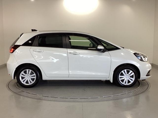 フィット e:HEVホーム 純正ナビ フルセグ リアカメラ 前後誤発進抑制機能 クリソナ 助手席エアバッグ 運転席エアバッグ アイドリングストップ 禁煙 LEDライト USB接続 バックカメラ ABS サイドエアバッグ キーレス(32枚目)