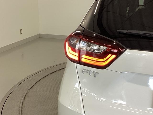 フィット e:HEVホーム 純正ナビ フルセグ リアカメラ 前後誤発進抑制機能 クリソナ 助手席エアバッグ 運転席エアバッグ アイドリングストップ 禁煙 LEDライト USB接続 バックカメラ ABS サイドエアバッグ キーレス(36枚目)