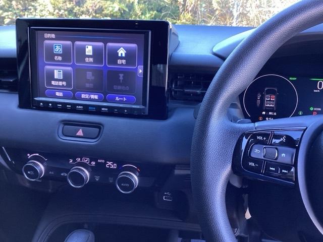 ヴェゼル ｅ：ＨＥＶＸ　純正ナビ　フルセグ　リアカメラ　前後障害物センサー　ＡＡＣ　イモビライザー　スマ－トキ－　誤発進抑制　ＰＷ　クルコン　ＥＳＣ　ＥＴＣ装備　キーフリー　ＬＥＤヘッドランプ　ナビＴＶ　ＤＶＤ再生可　ＡＢＳ（2枚目）