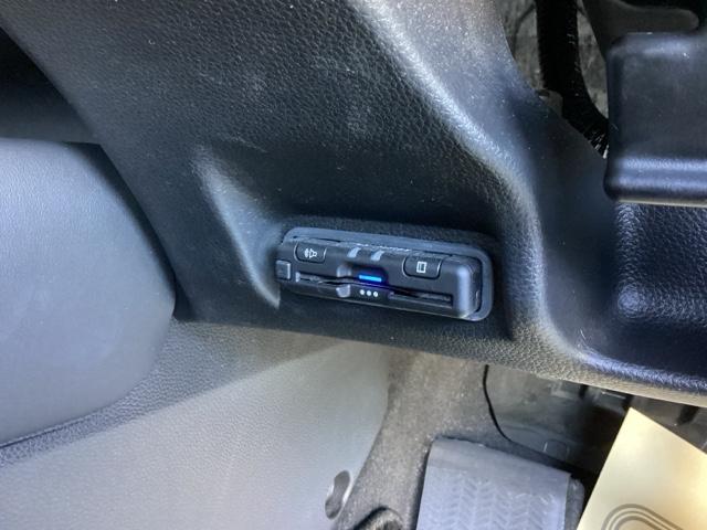 ヴェゼル ｅ：ＨＥＶＸ　純正ナビ　フルセグ　リアカメラ　前後障害物センサー　ＡＡＣ　イモビライザー　スマ－トキ－　誤発進抑制　ＰＷ　クルコン　ＥＳＣ　ＥＴＣ装備　キーフリー　ＬＥＤヘッドランプ　ナビＴＶ　ＤＶＤ再生可　ＡＢＳ（15枚目）