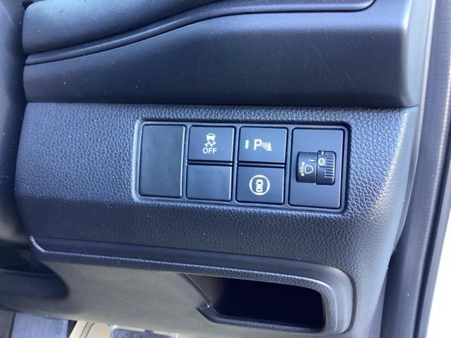 ヴェゼル ｅ：ＨＥＶＸ　純正ナビ　フルセグ　リアカメラ　前後障害物センサー　ＡＡＣ　イモビライザー　スマ－トキ－　誤発進抑制　ＰＷ　クルコン　ＥＳＣ　ＥＴＣ装備　キーフリー　ＬＥＤヘッドランプ　ナビＴＶ　ＤＶＤ再生可　ＡＢＳ（17枚目）