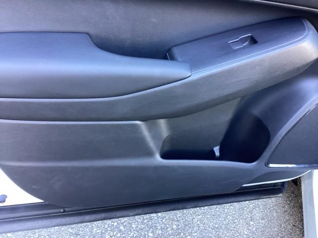 ヴェゼル ｅ：ＨＥＶＸ　純正ナビ　フルセグ　リアカメラ　前後障害物センサー　ＡＡＣ　イモビライザー　スマ－トキ－　誤発進抑制　ＰＷ　クルコン　ＥＳＣ　ＥＴＣ装備　キーフリー　ＬＥＤヘッドランプ　ナビＴＶ　ＤＶＤ再生可　ＡＢＳ（40枚目）