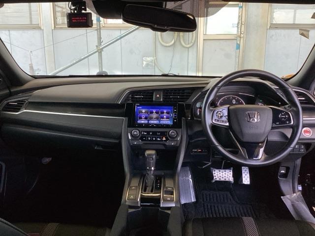 �t�����g�K���X���傫���A���C�h�Ȏ��E�ŉ^�]�����₷���Ȃ�悤�ɁA�݌v����Ă��܂��B