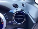オートエアコンで、毎日のドライブを快適に。温度、風量を自動で調整し、理想的な車内環境を提供します。
