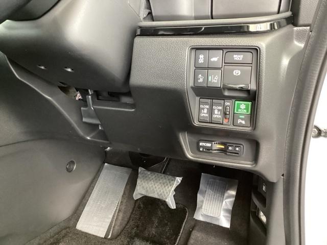 オデッセイハイブリッド ｅ：ＨＥＶアブソルート・ＥＸ　純正メモリーナビ　マルチビューカメラ　電動Ｒゲート　ＬＥＤライト　シ－トヒ－タ－　両側ＰＳＤ　エアロ　パワ－シ－ト　Ｐアシスト　本革シート　整備記録簿　フルセグ　アイドルストップ　クルーズコントロール（15枚目）