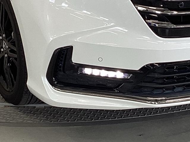 オデッセイハイブリッド ｅ：ＨＥＶアブソルート・ＥＸ　純正メモリーナビ　マルチビューカメラ　電動Ｒゲート　ＬＥＤライト　シ－トヒ－タ－　両側ＰＳＤ　エアロ　パワ－シ－ト　Ｐアシスト　本革シート　整備記録簿　フルセグ　アイドルストップ　クルーズコントロール（25枚目）