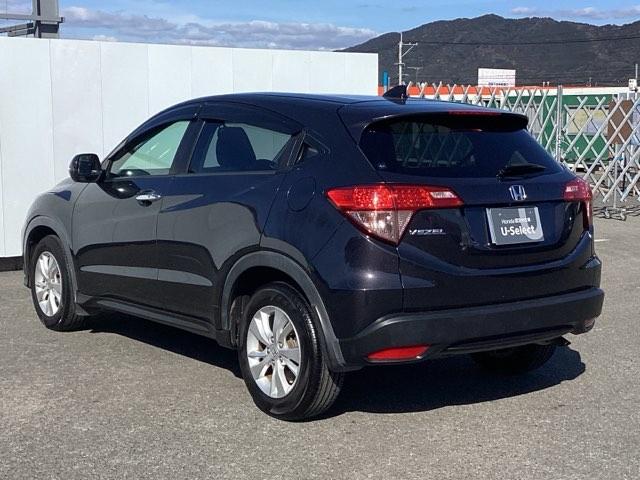 ヴェゼル Ｘ・ホンダセンシング　純正メモリーナビ　バックカメラ　Ｒカメラ　Ｗエアバッグ　盗難防止　アクティブクルーズコントロール　オートエアコン　ＬＥＤランプ　衝突軽減ブレ－キ　パワステ　整備記録簿　カーテンエアバック　ＵＳＢポート（7枚目）