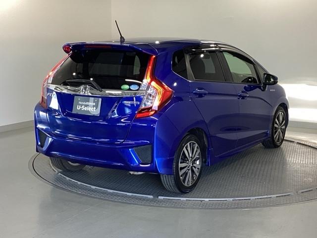 フィットハイブリッド Ｓパッケージ　純正メモリーナビ　衝突低減ブレーキ　点検記録簿　サイドエアバック　リアカメラ　ＵＳＢ　ＶＳＡ　クルコン　地デジＴＶ　イモビライザー　パワーウィンドウ　スマキー　ＤＶＤ再生　ナビＴＶ　ＥＴＣ付　パワステ（8枚目）