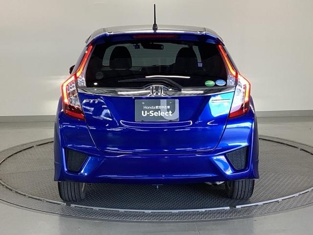 フィットハイブリッド Ｓパッケージ　純正メモリーナビ　衝突低減ブレーキ　点検記録簿　サイドエアバック　リアカメラ　ＵＳＢ　ＶＳＡ　クルコン　地デジＴＶ　イモビライザー　パワーウィンドウ　スマキー　ＤＶＤ再生　ナビＴＶ　ＥＴＣ付　パワステ（9枚目）