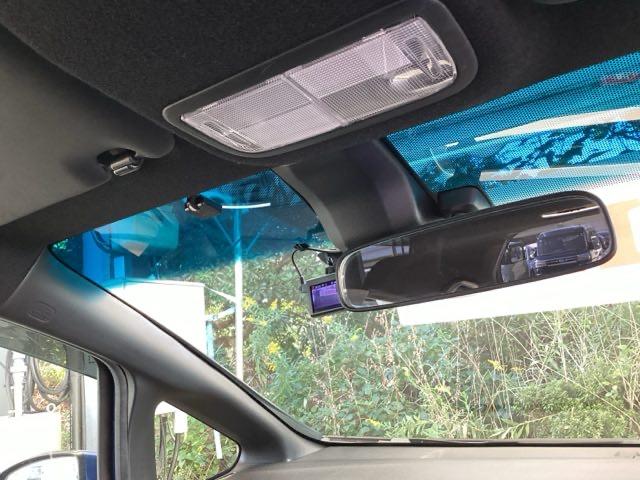 フィットハイブリッド Ｓパッケージ　純正メモリーナビ　衝突低減ブレーキ　点検記録簿　サイドエアバック　リアカメラ　ＵＳＢ　ＶＳＡ　クルコン　地デジＴＶ　イモビライザー　パワーウィンドウ　スマキー　ＤＶＤ再生　ナビＴＶ　ＥＴＣ付　パワステ（10枚目）