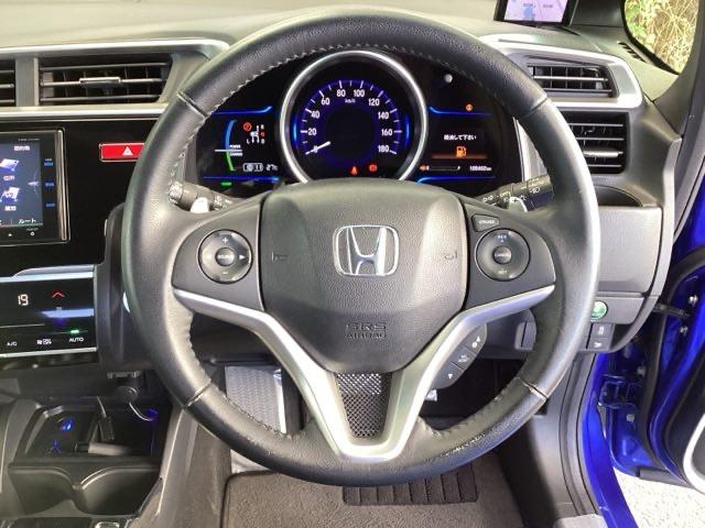 フィットハイブリッド Ｓパッケージ　純正メモリーナビ　衝突低減ブレーキ　点検記録簿　サイドエアバック　リアカメラ　ＵＳＢ　ＶＳＡ　クルコン　地デジＴＶ　イモビライザー　パワーウィンドウ　スマキー　ＤＶＤ再生　ナビＴＶ　ＥＴＣ付　パワステ（14枚目）