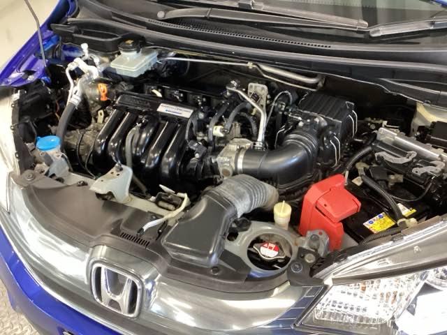 フィットハイブリッド Ｓパッケージ　純正メモリーナビ　衝突低減ブレーキ　点検記録簿　サイドエアバック　リアカメラ　ＵＳＢ　ＶＳＡ　クルコン　地デジＴＶ　イモビライザー　パワーウィンドウ　スマキー　ＤＶＤ再生　ナビＴＶ　ＥＴＣ付　パワステ（20枚目）