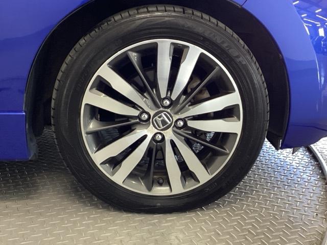 フィットハイブリッド Ｓパッケージ　純正メモリーナビ　衝突低減ブレーキ　点検記録簿　サイドエアバック　リアカメラ　ＵＳＢ　ＶＳＡ　クルコン　地デジＴＶ　イモビライザー　パワーウィンドウ　スマキー　ＤＶＤ再生　ナビＴＶ　ＥＴＣ付　パワステ（21枚目）