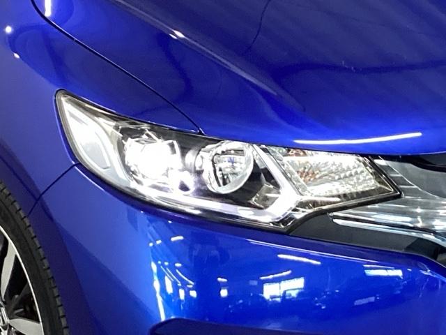 フィットハイブリッド Ｓパッケージ　純正メモリーナビ　衝突低減ブレーキ　点検記録簿　サイドエアバック　リアカメラ　ＵＳＢ　ＶＳＡ　クルコン　地デジＴＶ　イモビライザー　パワーウィンドウ　スマキー　ＤＶＤ再生　ナビＴＶ　ＥＴＣ付　パワステ（22枚目）