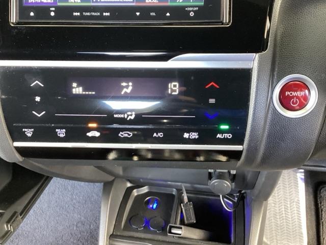 フィットハイブリッド Ｓパッケージ　純正メモリーナビ　衝突低減ブレーキ　点検記録簿　サイドエアバック　リアカメラ　ＵＳＢ　ＶＳＡ　クルコン　地デジＴＶ　イモビライザー　パワーウィンドウ　スマキー　ＤＶＤ再生　ナビＴＶ　ＥＴＣ付　パワステ（38枚目）